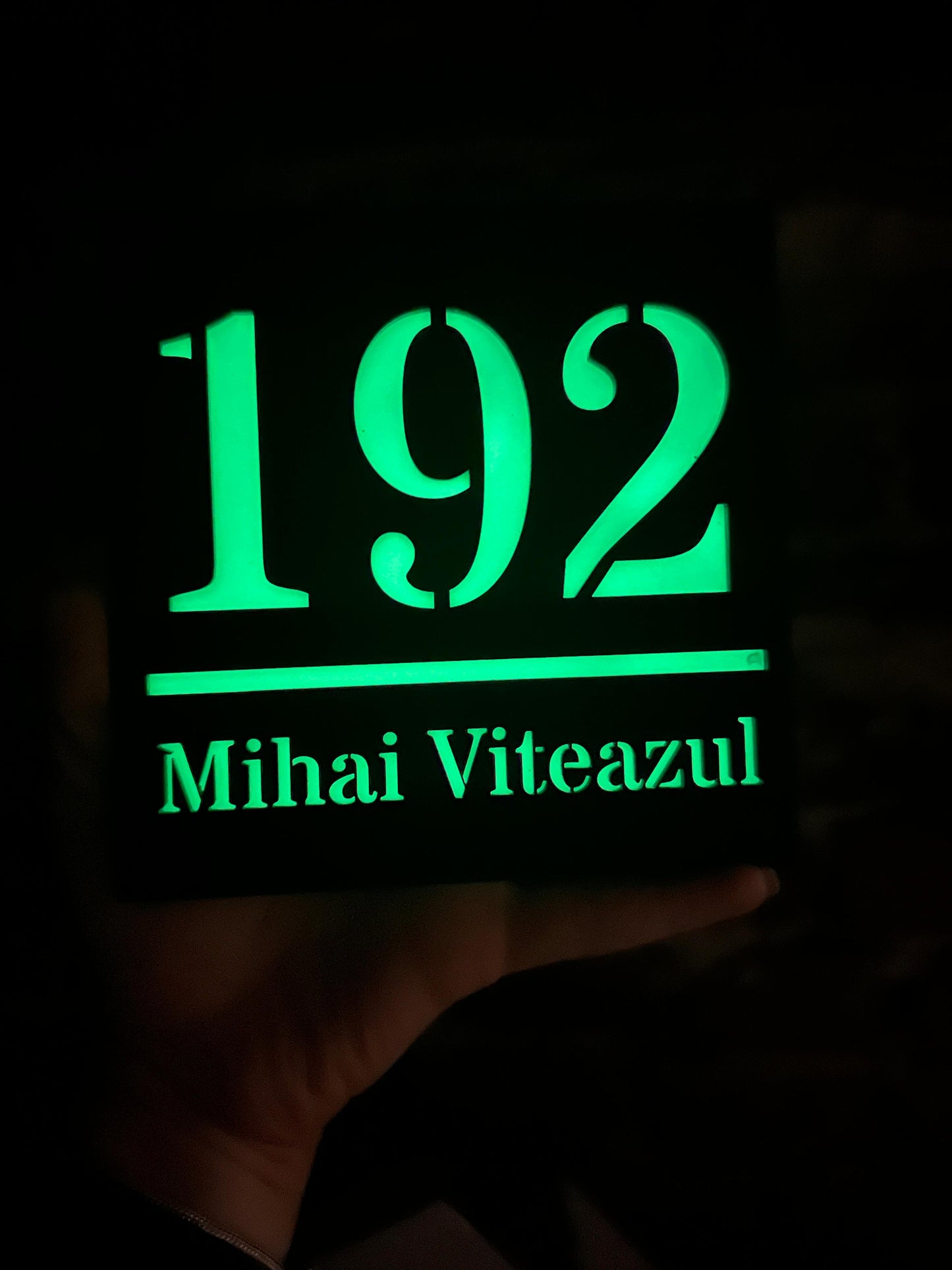 Număr Casă Fosforescent – Glow in the Dark, Vizibil Toată Noaptea 15x15cm